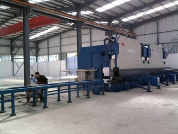 Doppelverbindung CNC hydraulische Plattenbiegmaschine für die Produktion von Leuchten